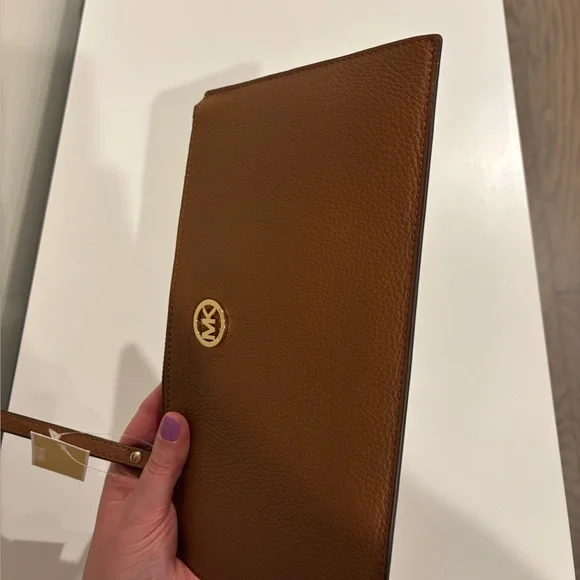 Michael Kors Fulton Wristlet/wallet - Picture 3 of 10